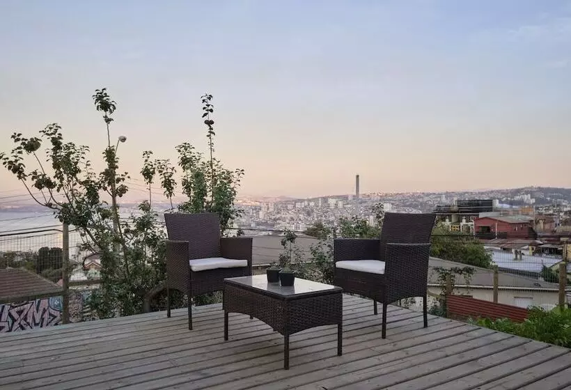 تختخواب و صبحانه Faro Azul Valparaíso Cerro Alegre