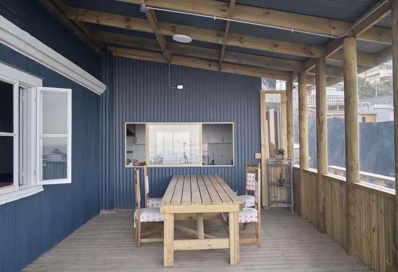 تختخواب و صبحانه Faro Azul Valparaíso Cerro Alegre