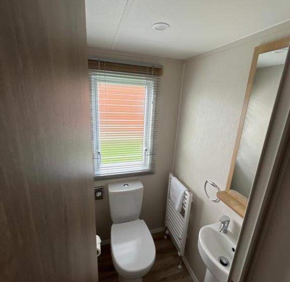 هتل Gulliver S Valley, M1, Jct 31