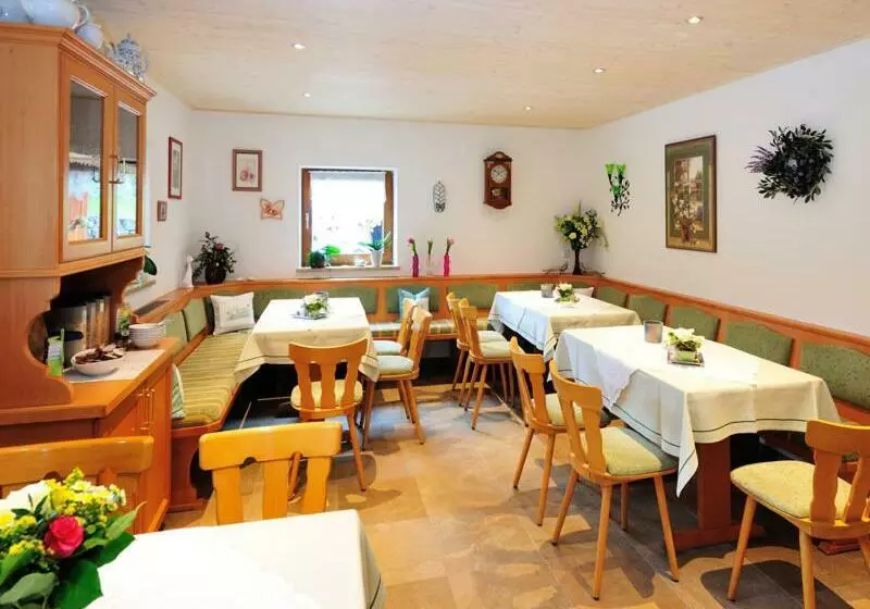 Majatalo Gästehaus Göllblick