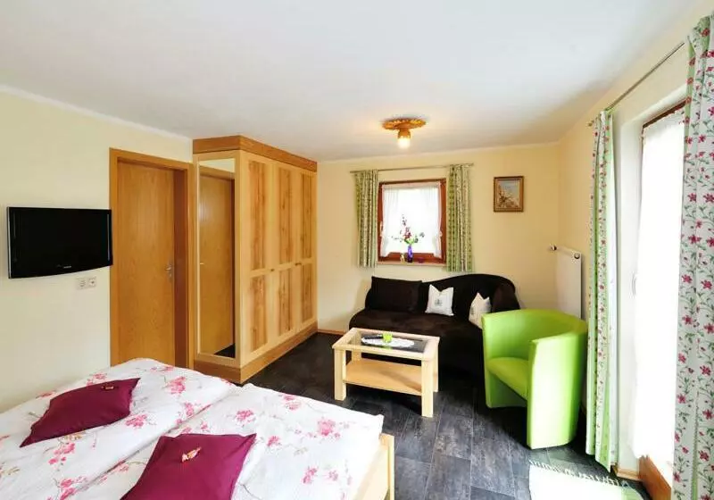 Majatalo Gästehaus Göllblick