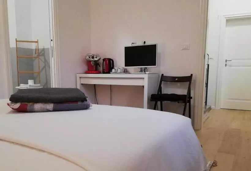 تختخواب و صبحانه Stop Over Blq