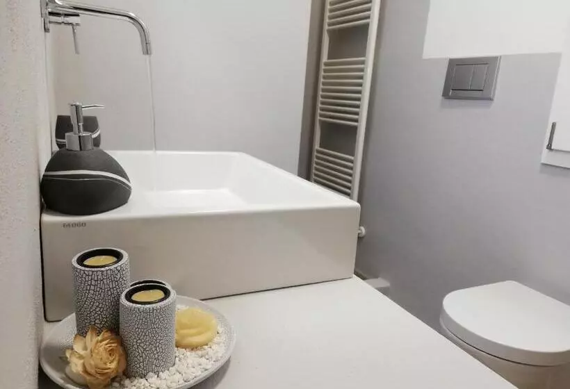 تختخواب و صبحانه Stop Over Blq