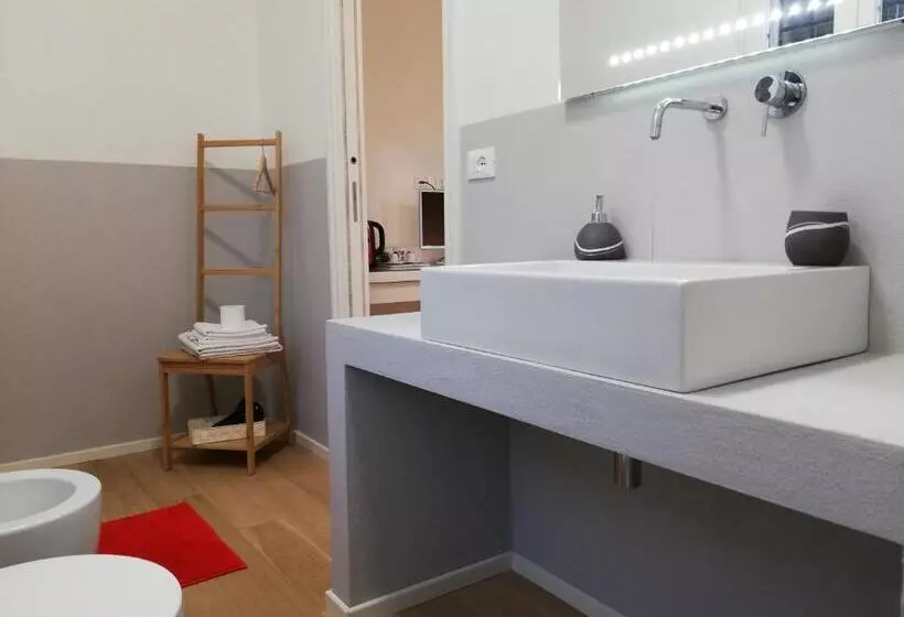 تختخواب و صبحانه Stop Over Blq