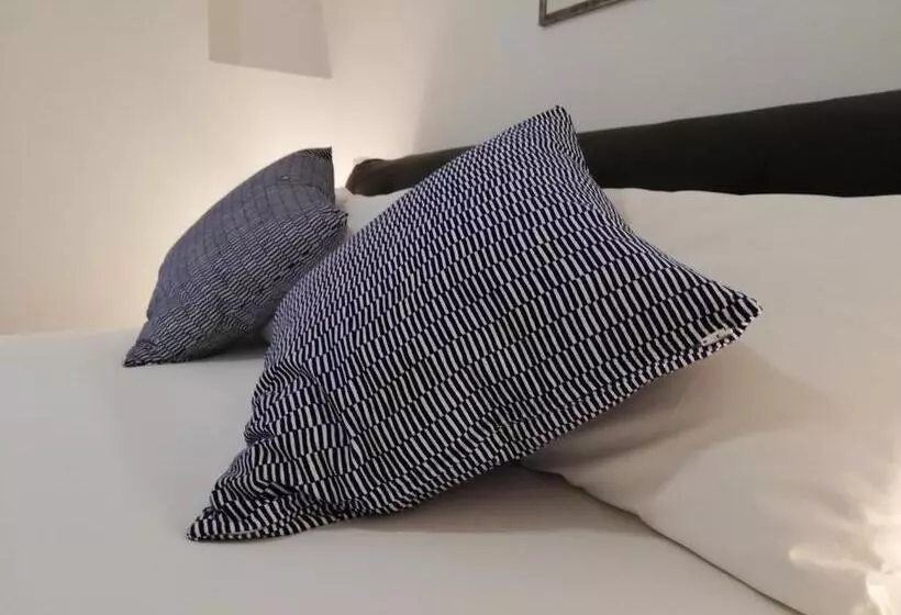 تختخواب و صبحانه Stop Over Blq