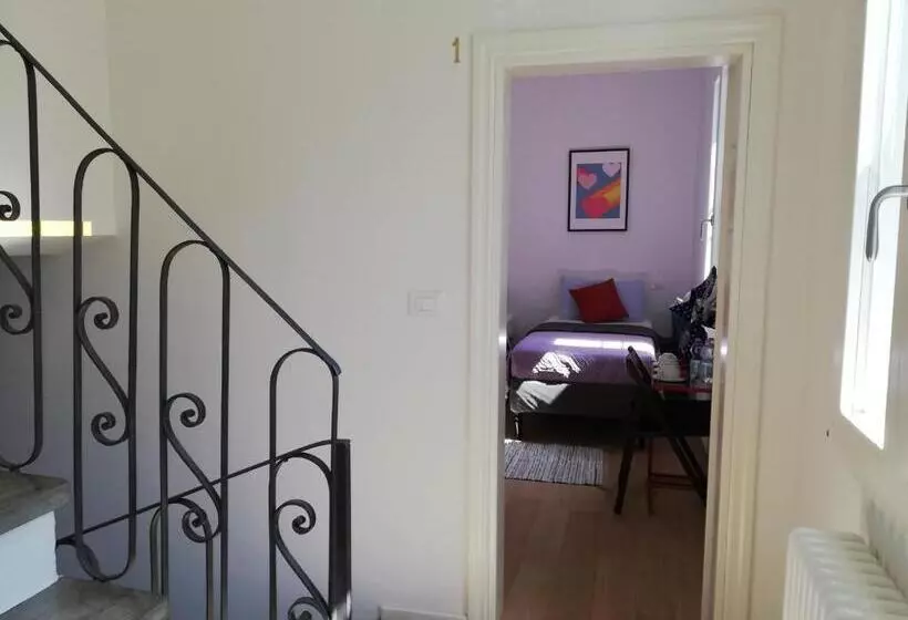 تختخواب و صبحانه Stop Over Blq