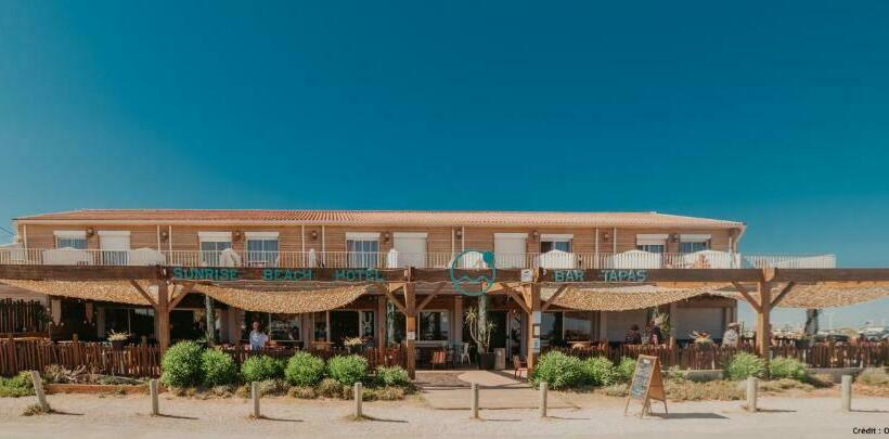 فندق Sunrise Beach