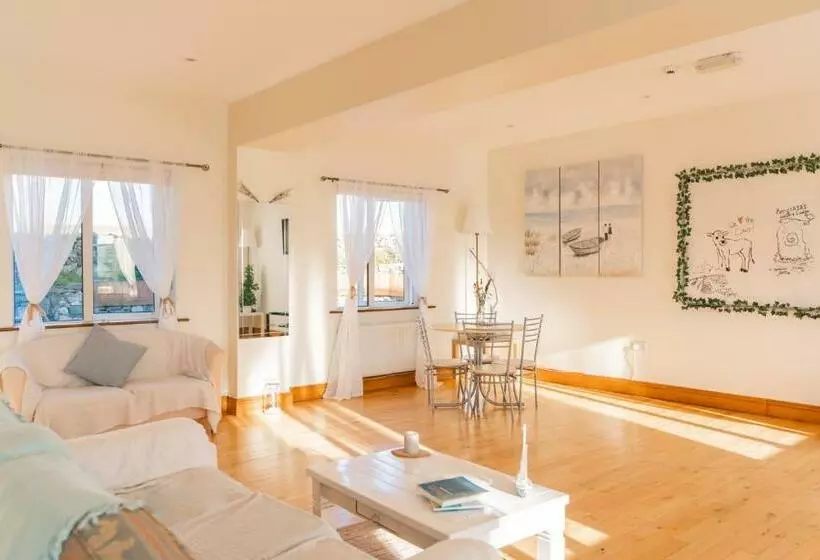 ベッドアンドブレックファースト Aran Walkers Lodge