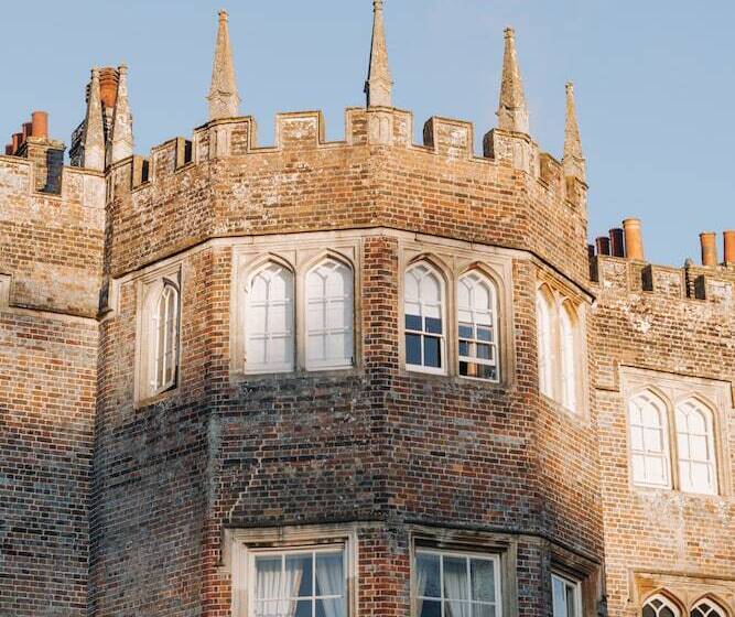 فندق Donnington Grove Country Club