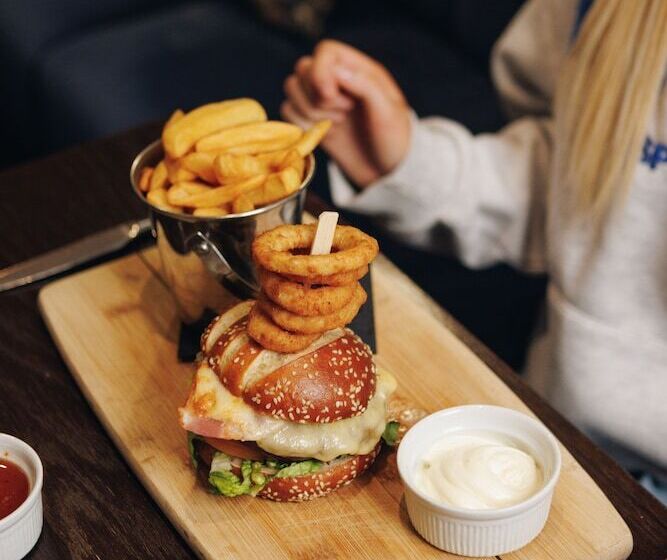 فندق Donnington Grove Country Club