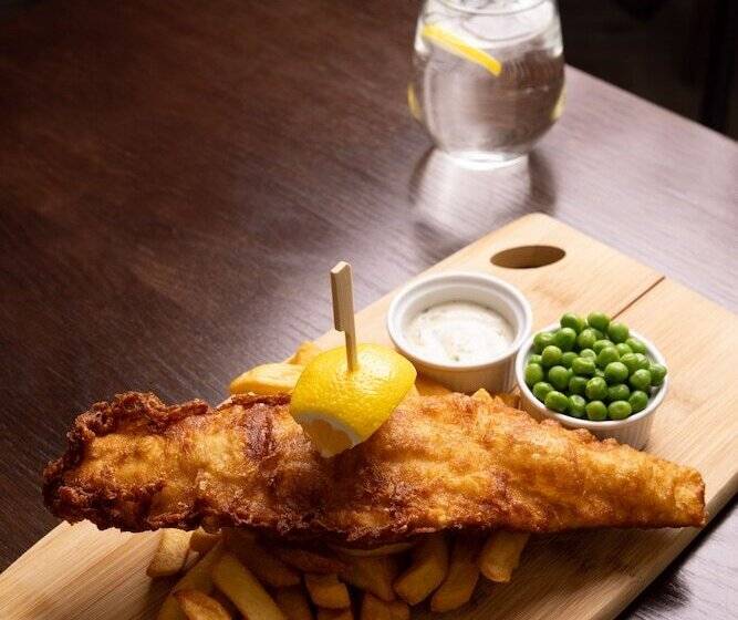 فندق Donnington Grove Country Club