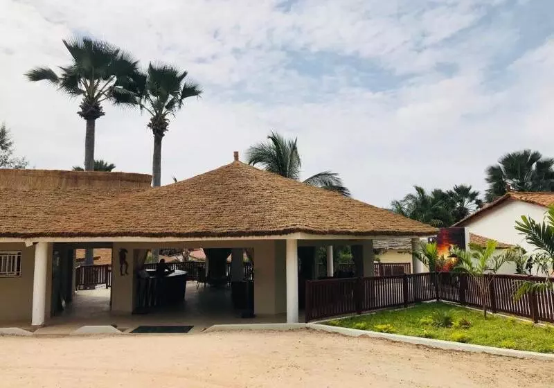 هتل Holiday Beach Club