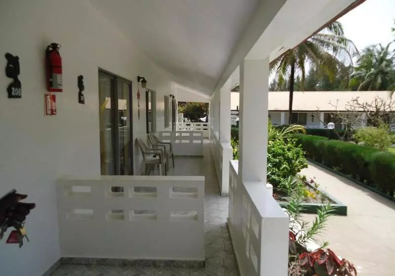 هتل Holiday Beach Club