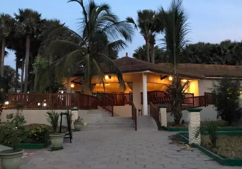 هتل Holiday Beach Club