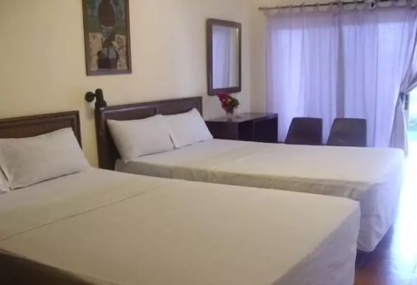 هتل Holiday Beach Club