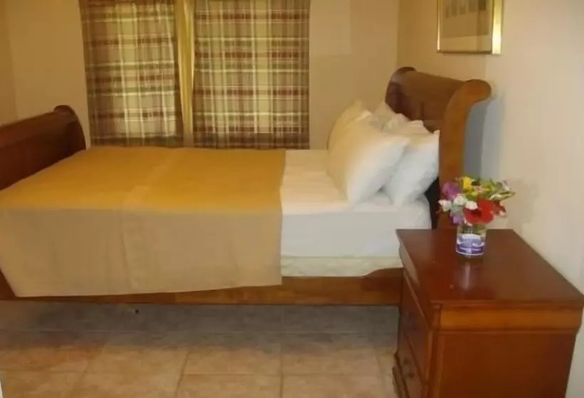 هتل Holiday Beach Club