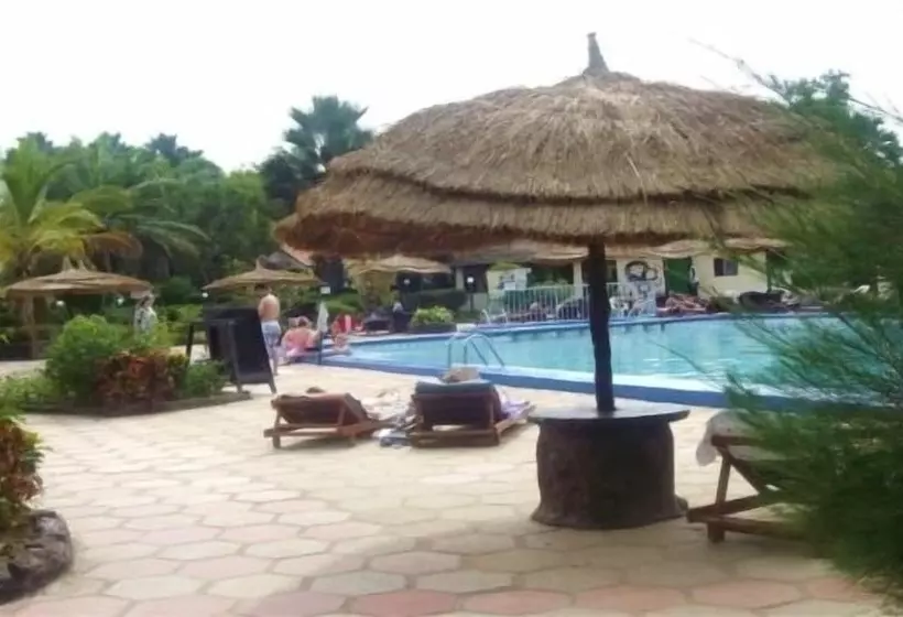 هتل Holiday Beach Club