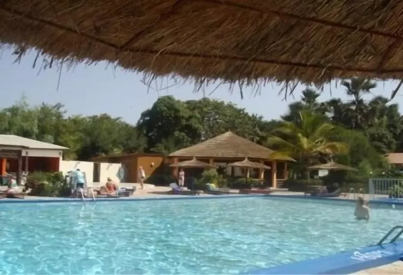 هتل Holiday Beach Club