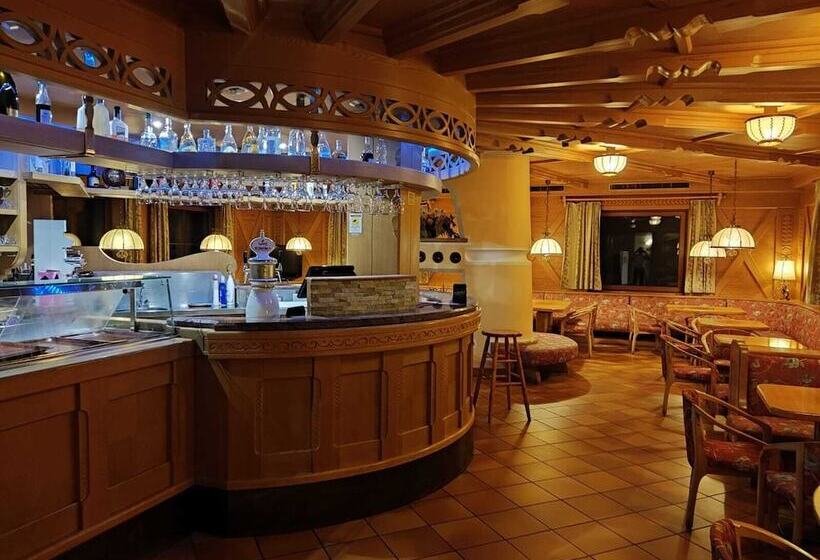 호텔 Rododendro Val Di Fassa