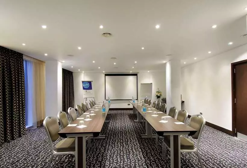 Hotel Park Grand Heathrow