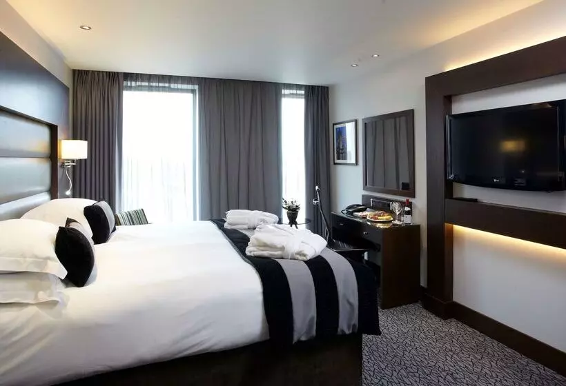 Hotel Park Grand Heathrow