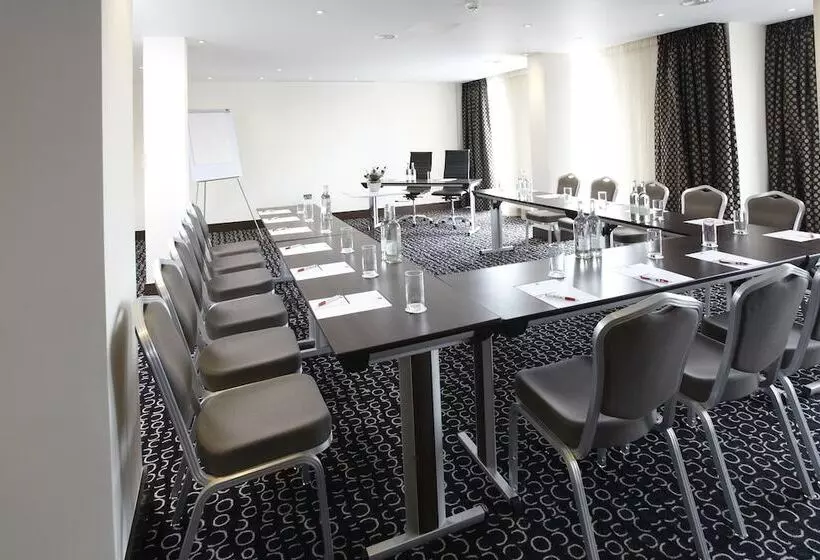 Hotel Park Grand Heathrow