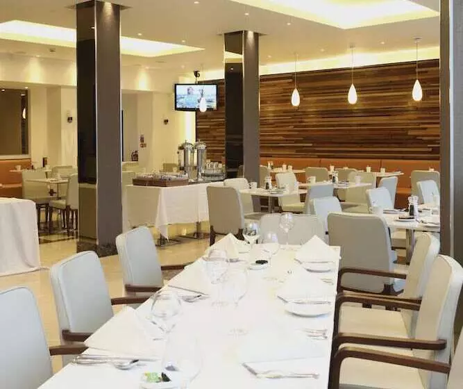 Hotel Park Grand Heathrow