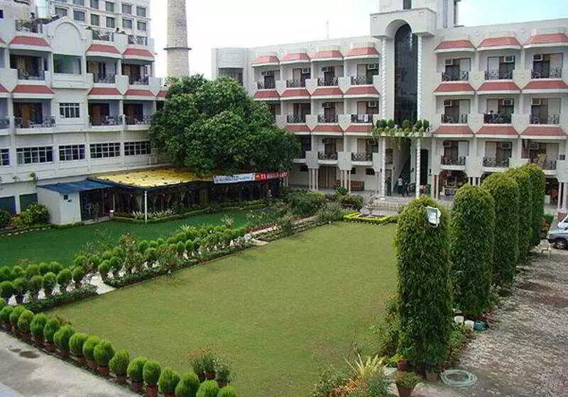 فندق Surya Kaiser Palace