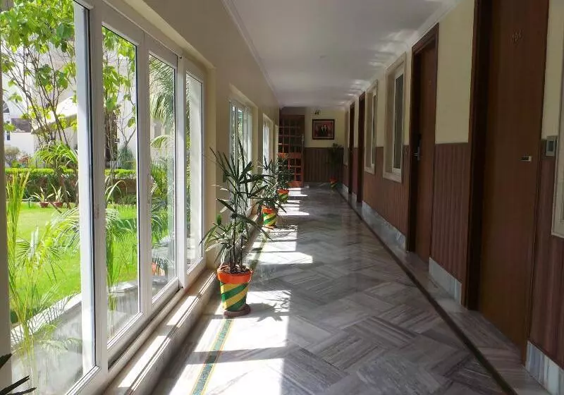 فندق Surya Kaiser Palace