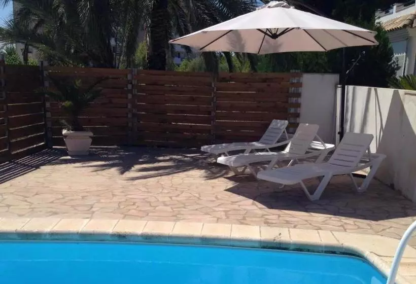 Apartamentos Playa D Y G