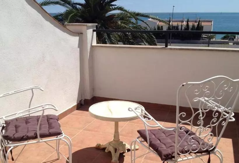 Apartamentos Playa D Y G