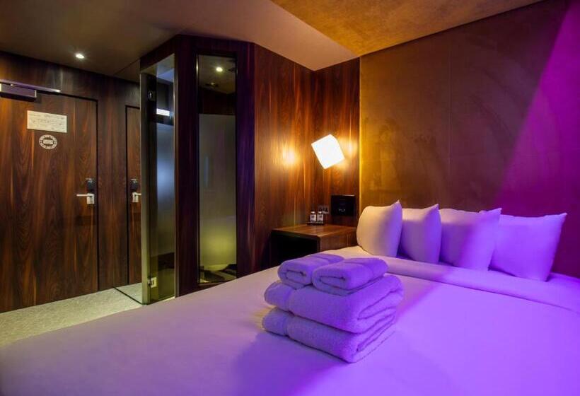 Bloc Hotel London Gatwick Airport