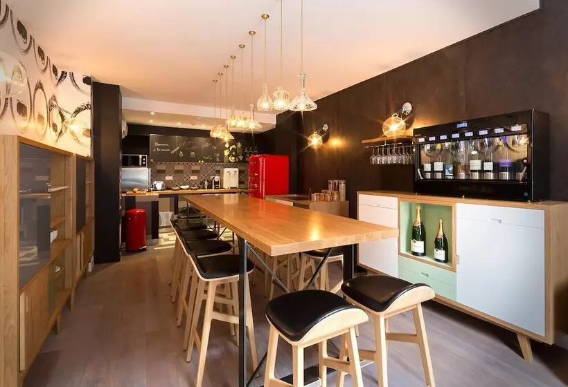 Hotel Hôtel Crayon Rouge