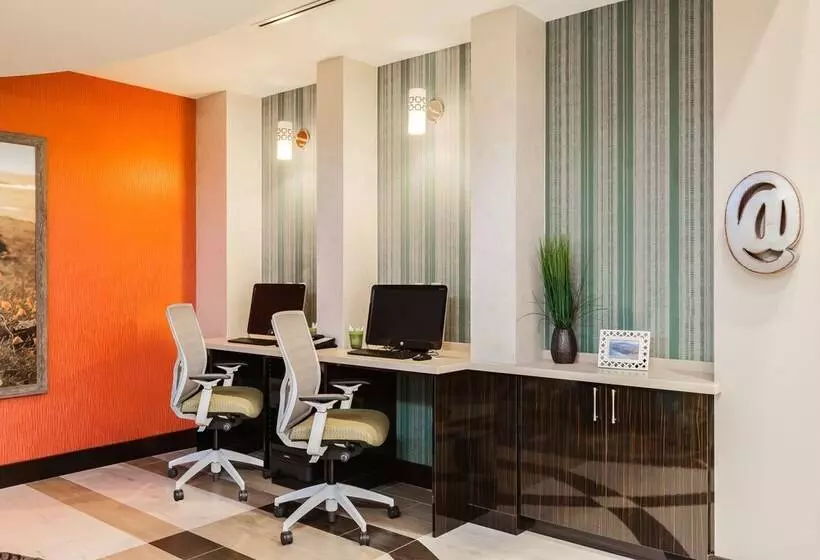 ホテル Holiday Inn Express & Suites Eureka, An Ihg