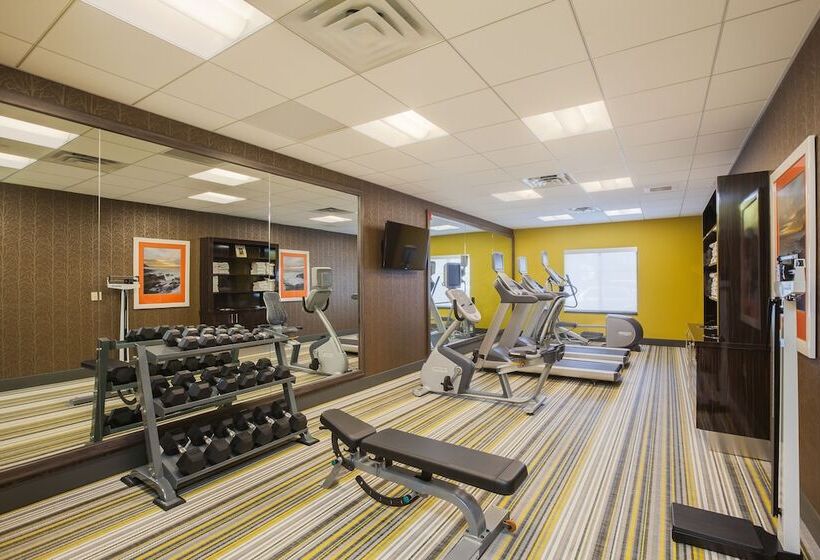 Отель Holiday Inn Express & Suites Eureka, An Ihg