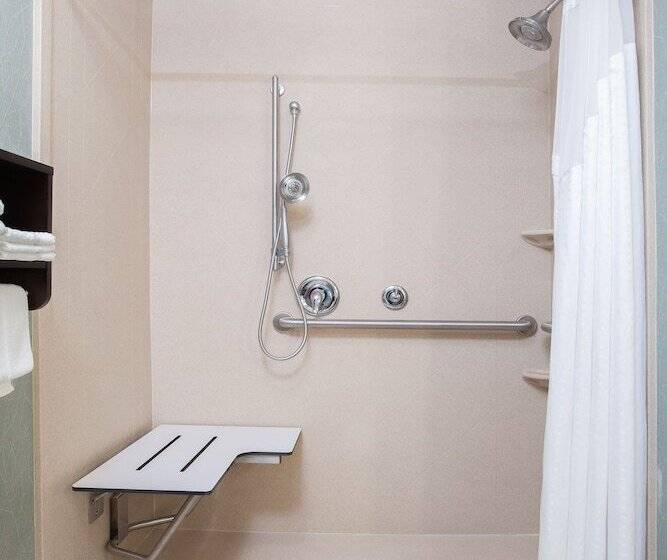 Отель Holiday Inn Express & Suites Eureka, An Ihg