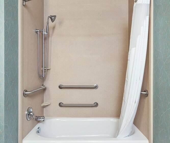 Отель Holiday Inn Express & Suites Eureka, An Ihg