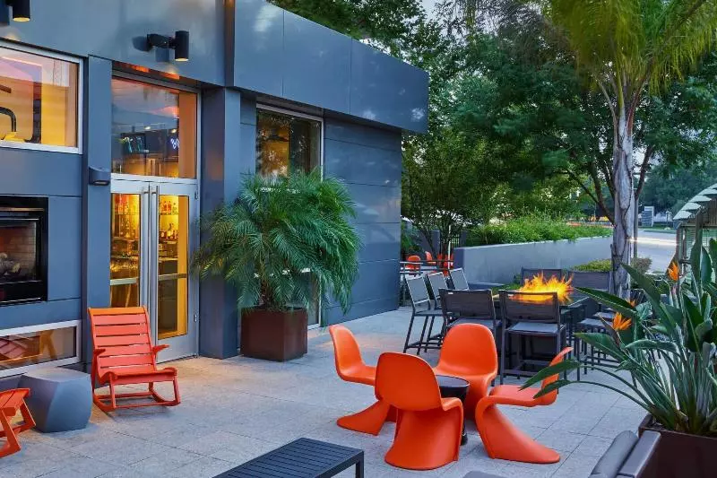 בית מלון כפרי Aloft Houston By The Galleria