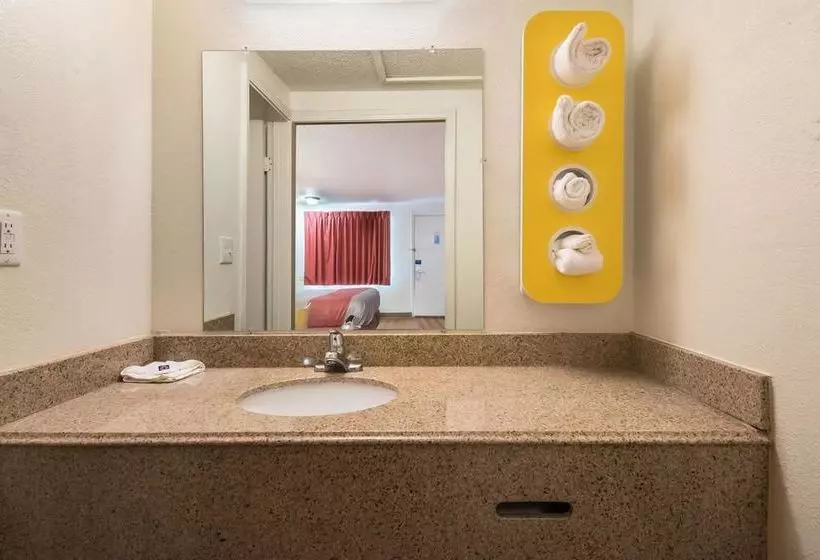 Отель Budget Inn Columbus West