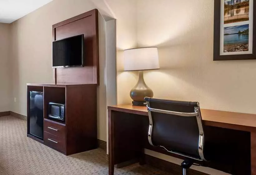 בית מלון כפרי Comfort Inn & Suites