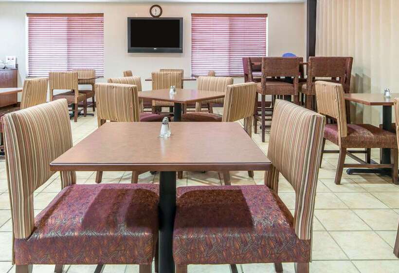 Отель Comfort Suites