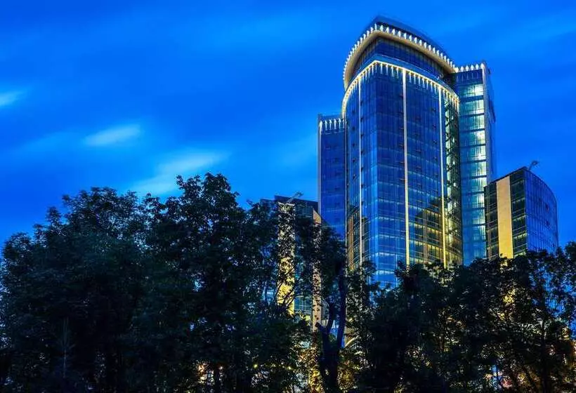 هتل Hilton Kyiv