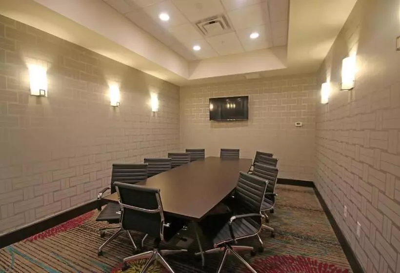 ホテル Holiday Inn Express & Suites Charlotte North, An Ihg