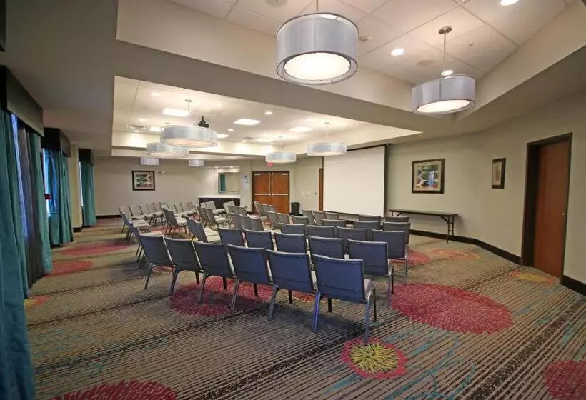 ホテル Holiday Inn Express & Suites Charlotte North, An Ihg