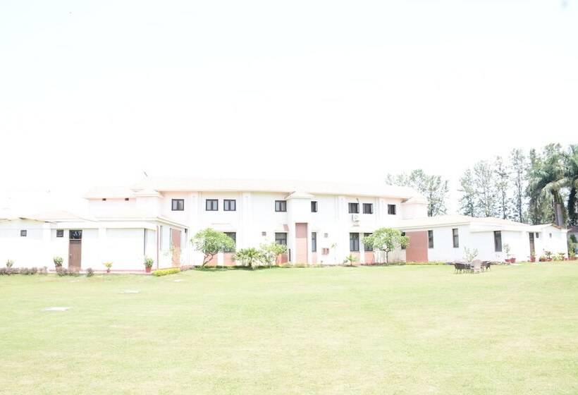 فندق Naturoville Ayurvedic And Yoga Retreat By Opensky