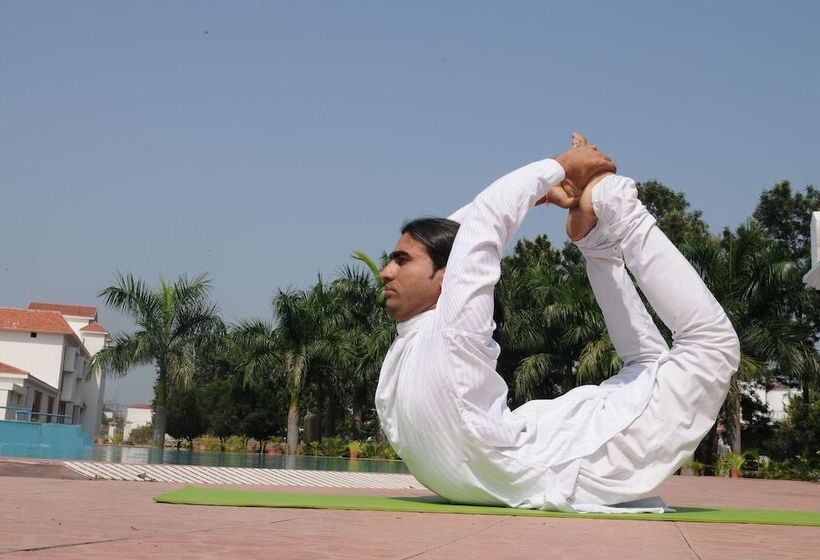 فندق Naturoville Ayurvedic And Yoga Retreat By Opensky