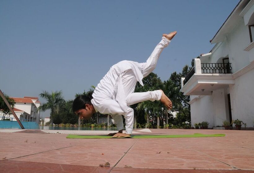 فندق Naturoville Ayurvedic And Yoga Retreat By Opensky