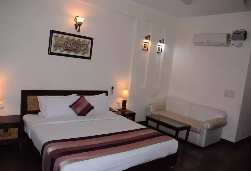 Отель Naturoville Ayurvedic And Yoga Retreat By Opensky