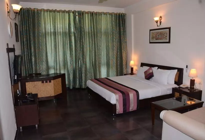 Отель Naturoville Ayurvedic And Yoga Retreat By Opensky