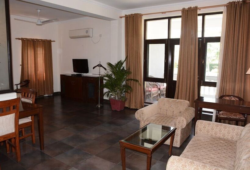 فندق Naturoville Ayurvedic And Yoga Retreat By Opensky